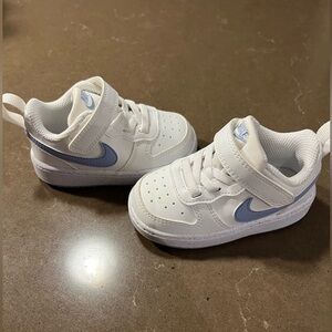 Nike toddler sneakers size 5